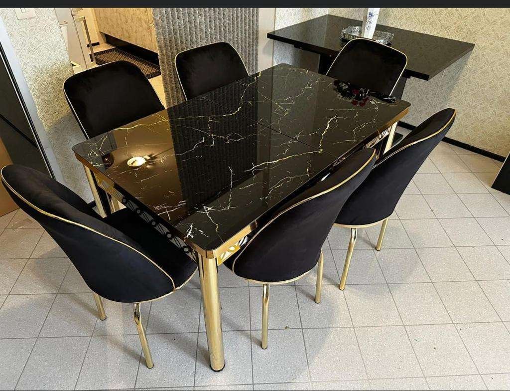 BLACK AND GOLD MARBLE EFFECT TABLE WITH GOLD LEG